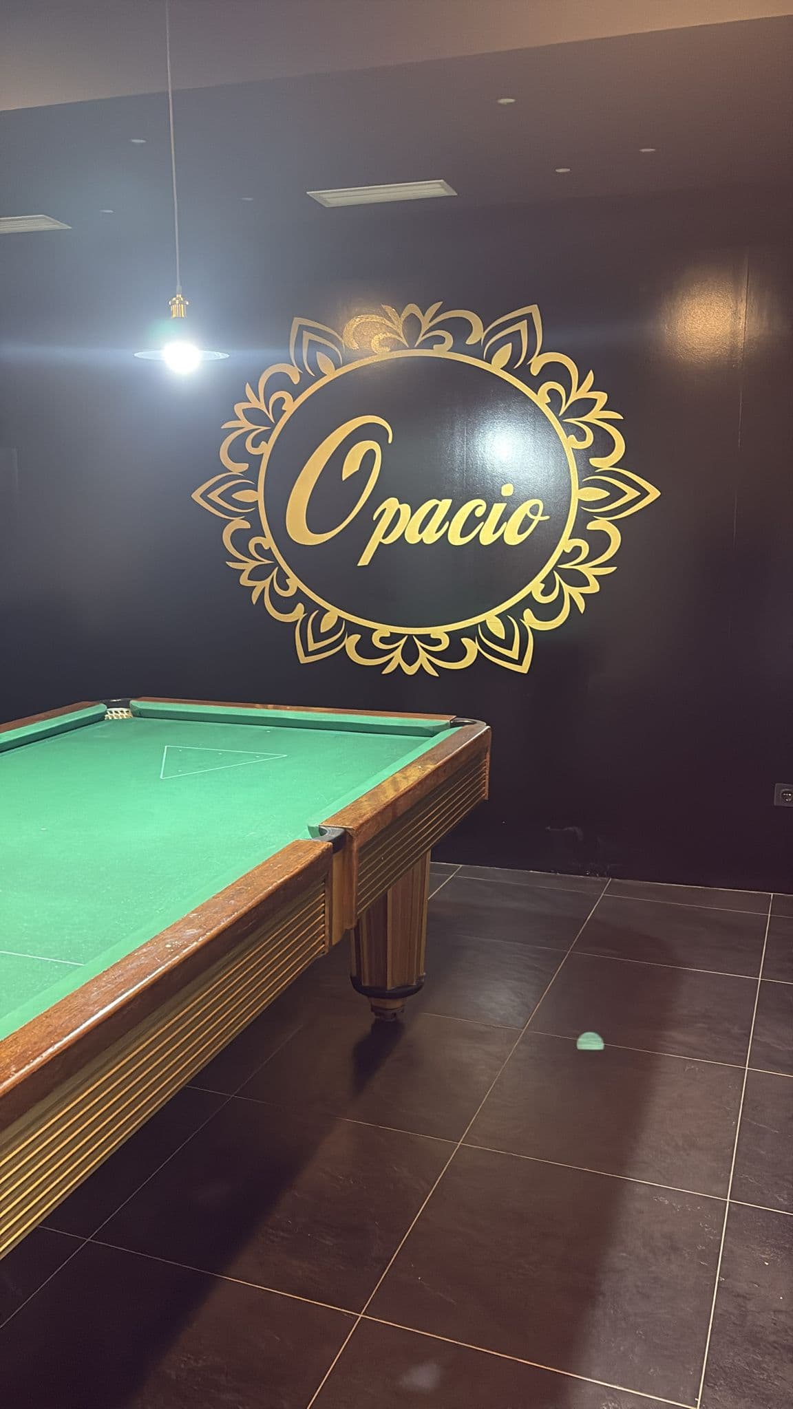 Mesa de bilhar no O Pacio, bar em Leiria